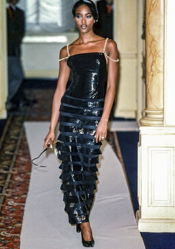 ワンピース Chanel dress 1997. Naomi Campbell wears 1997 Chanel gown she originally modelled