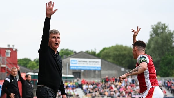 St Patrick's Athletic manager Stephen Kenny appeals for a throw