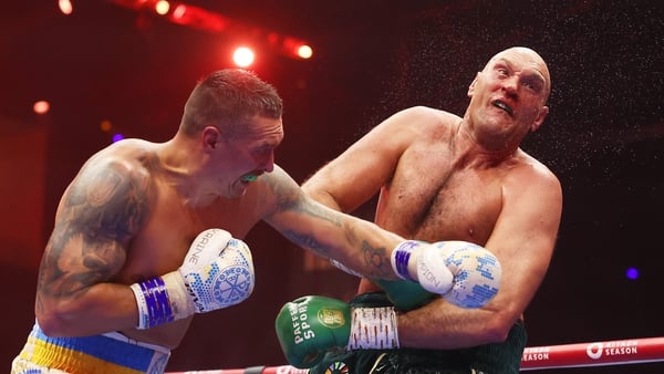 Oleksandr Usyk (L) rocks Tyson Fury during the fight
