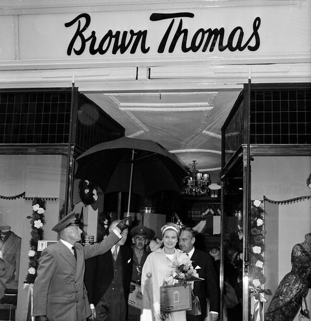 Prince Rainier and Princess Grace visit Ireland. The royal couple take in an art exhibition in Brown Thomas on Grafton Street, Dublin.12.06.1961