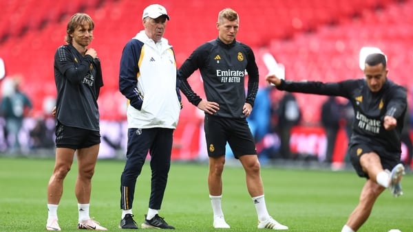 Carlo Ancelotti is flanked by Luka Modric and Toni Kroos during training at Wembley on Friday