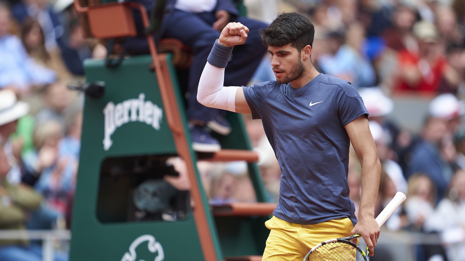 Alcaraz cruises into French Open quarter-finals