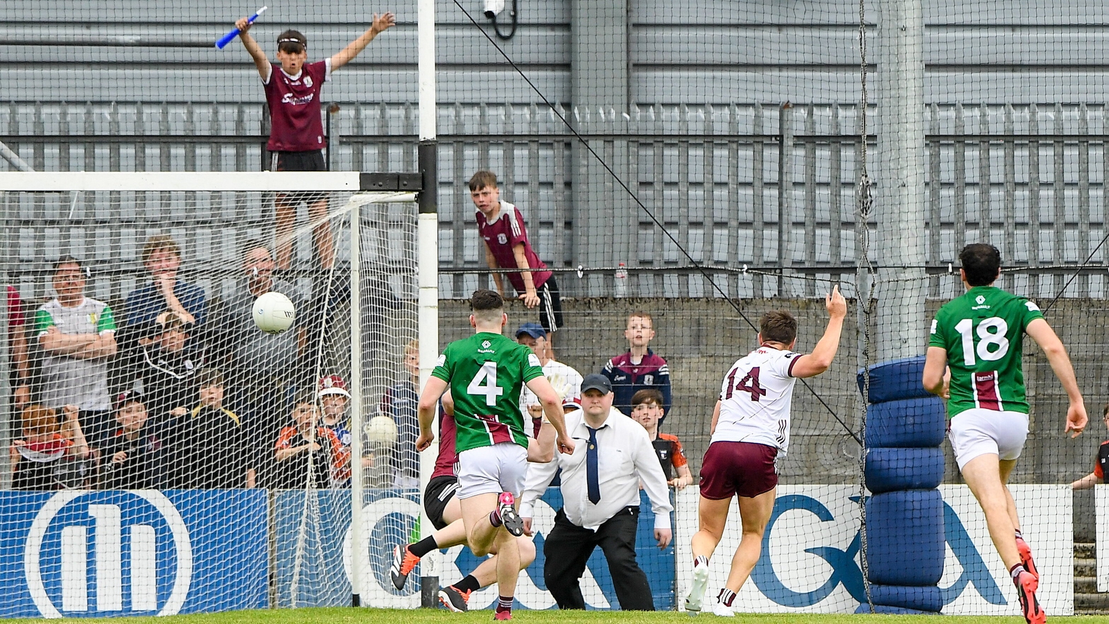 Breakaway Walsh goal ensures narrow away win for Galway