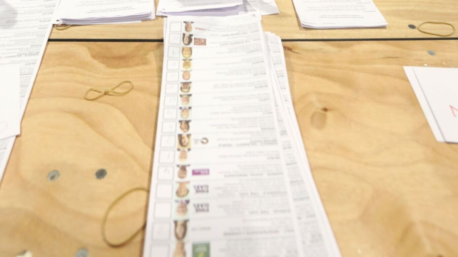 How long is a 27 candidate ballot paper?