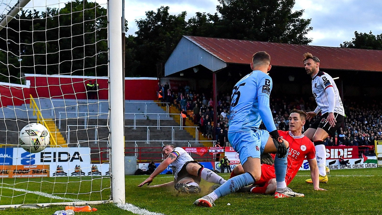 Martin winner denies Dundalk and keeps Shels at summit