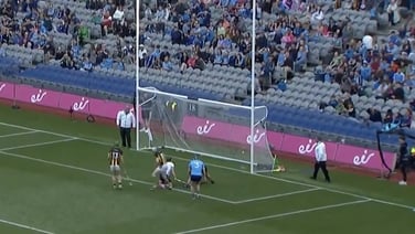 Leinster Hurling final: TJ Reid finds net after Seán Brennan error