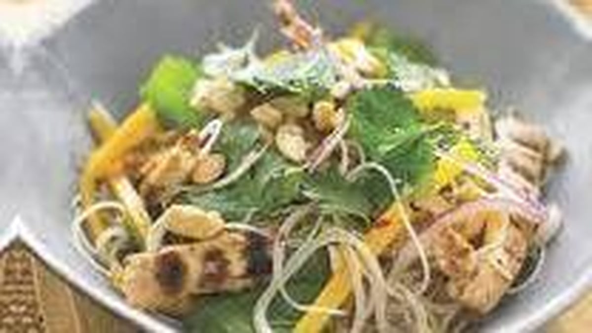 Neven's Recipes - Spicy Chicken and Mango Noodles 