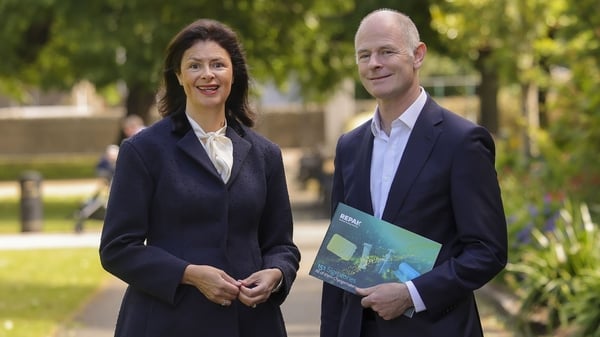 Repak CEO Zoe Kavanagh and Minister of State at the Department of Public Expenditure, National Development Plan Delivery and Reform, and the Department of Environment, Climate and Communications, Ossian Smyth