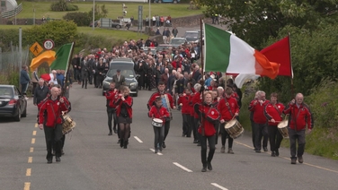 Micheál Ó Muircheartaigh on his final journey to Reilig Naomh Breandán