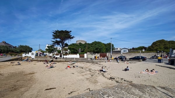 Sunny weather on Sandymount Beach in Dublin on 19 June (Pic: RollingNews.ie)