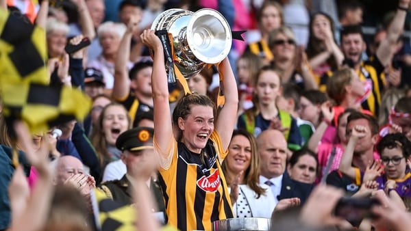 Aoife Prendergast hoists the O'Duffy Cup aloft in 2022