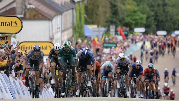 Biniam Girmay retains the green jersey and sprints uphill to the finish line