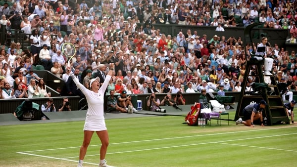 Barbora Krejcikova celebrates winning match point against Elena Rybakina