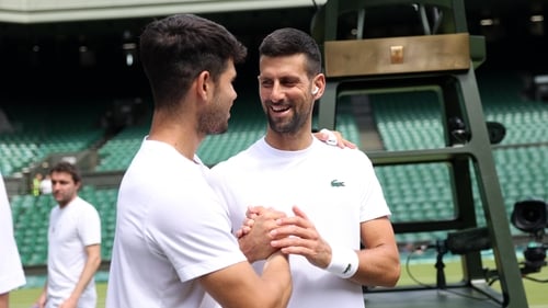 Alcaraz (L) beat Djokovic in the 2023 final