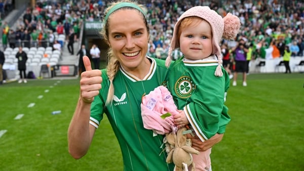 Republic of Ireland goalscorer Julie-Ann Russell celebrates with her daughter Rosie after beating France