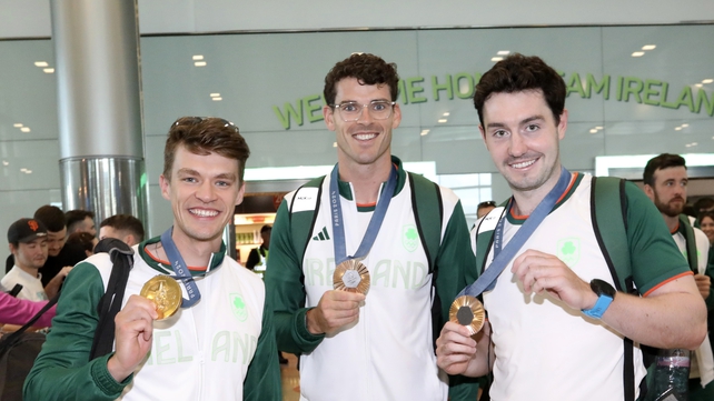 Rowers Fintan McCarthy agus Philip Doyle, Daire Lynch lena gcuid boinn