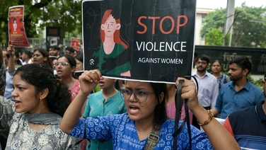 | Indian doctors hold protest over rape, murder of medic 