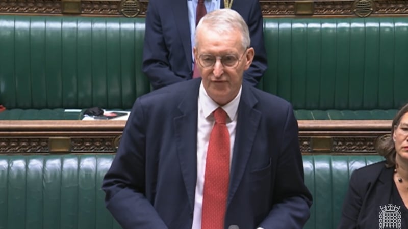 Deir Stát-Rúnaí an Tuaiscirt Hilary Benn go bhfuil obair ar bun ag Páirtí an Lucht Oibre sa Bhreatain leis an acht ar Oidhreacht na dTrioblóidí a aisghairm agus ceann eile a thabhairt isteach ina áit