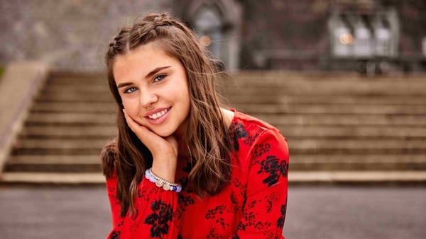 Enya Cox Dempsey, ionadaí na hÉireann ag Junior Eurovision.