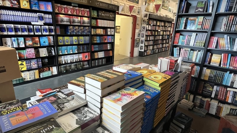 Tom Kenny, ó Siopa Leabhar Uí Chonnaith.