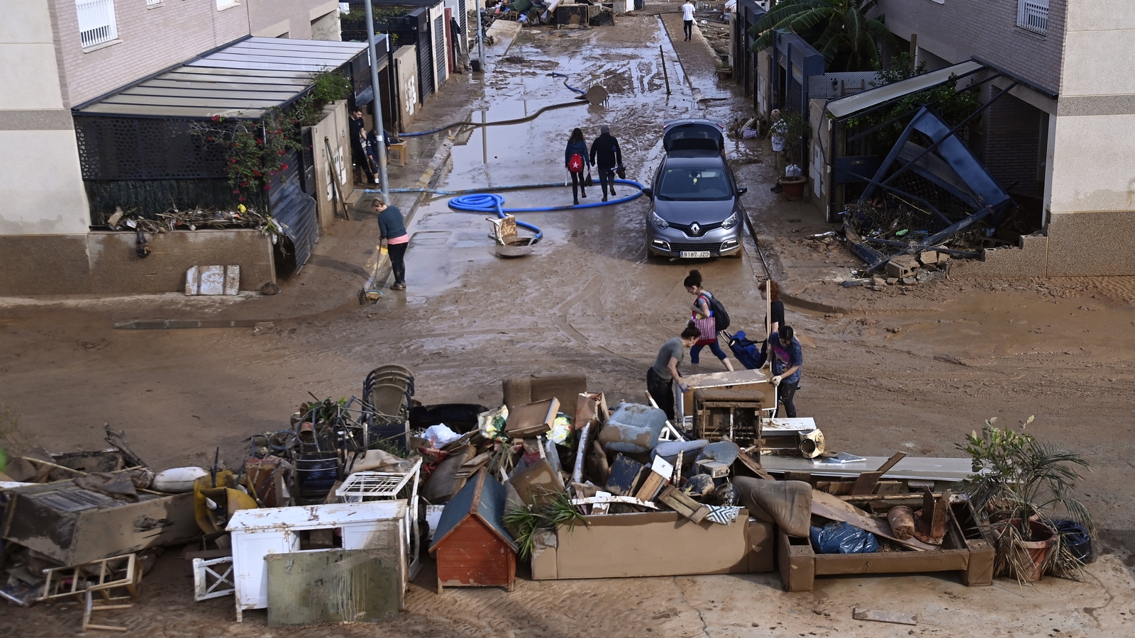 Spain boosts troop numbers in search for flood missing