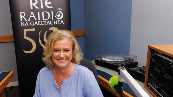 Máirín Ní Ghadhra, An tSeachtain speisialta ag Oireachtas na Samhna.