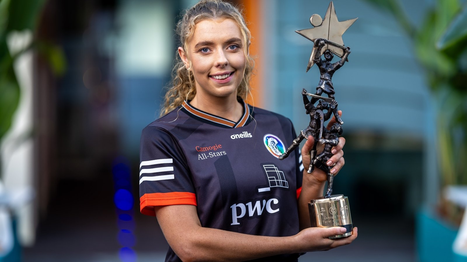 Cork's Laura Hayes wins Camogie Player of the Year at All-Star Awards ...