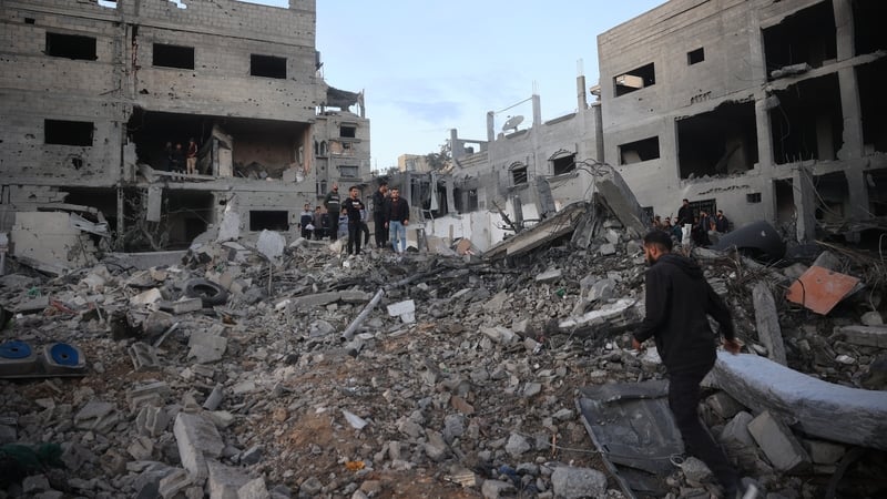 Israeli strikes kill 15 in Gaza as hospital calls for aid