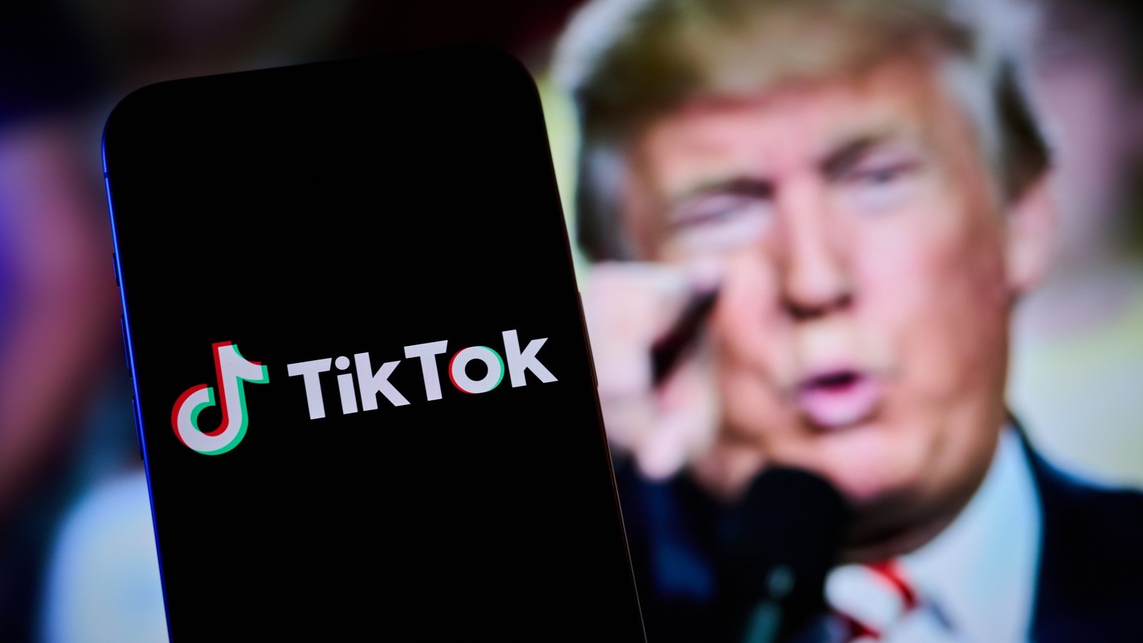 Trump Delays TikTok Ban But Seeks US Government Stake