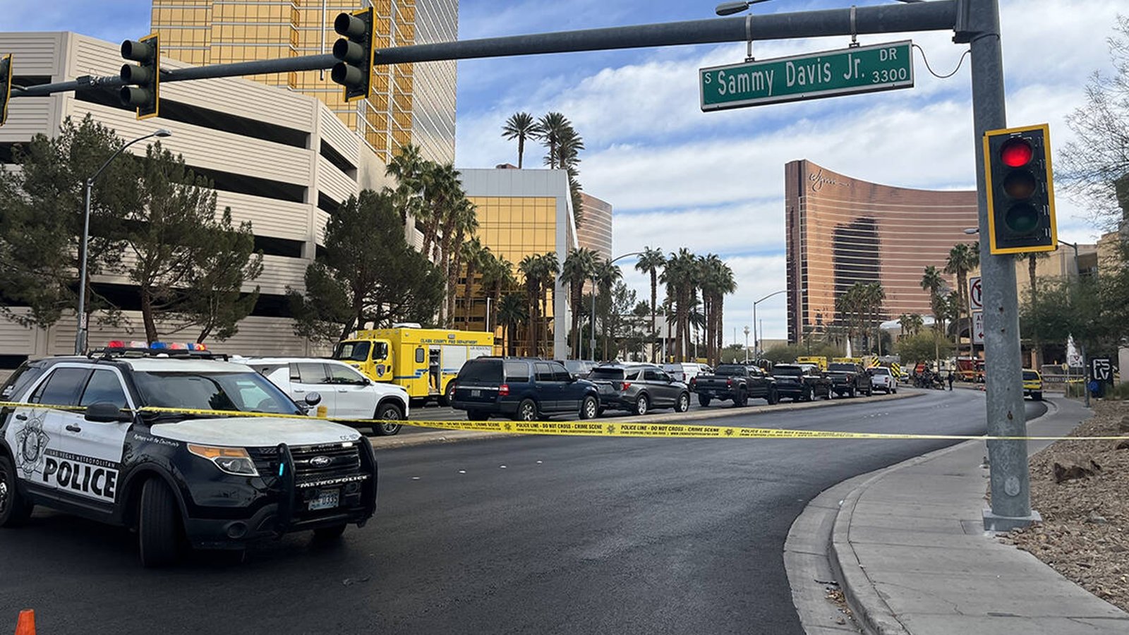 拉斯维加斯电动卡车起火 造成 1 人死亡 7 人受伤 拉斯维加斯电动卡车起火 造成 1 人死亡 7 人受伤