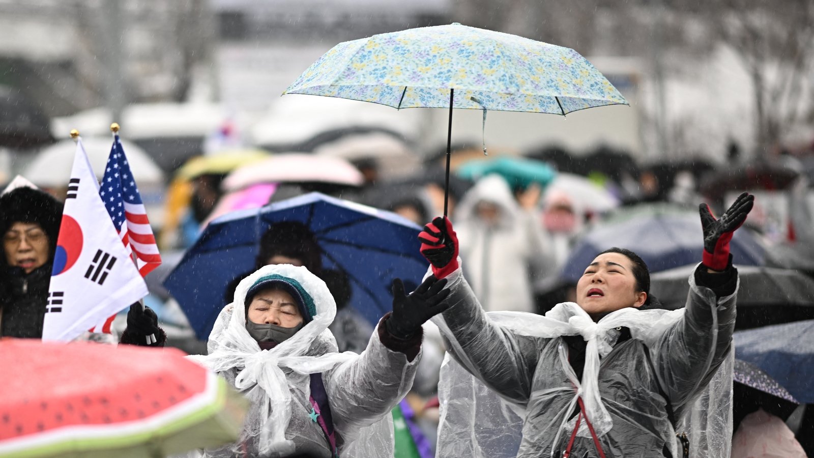 South Koreans protest as Yoon arrest deadline nears