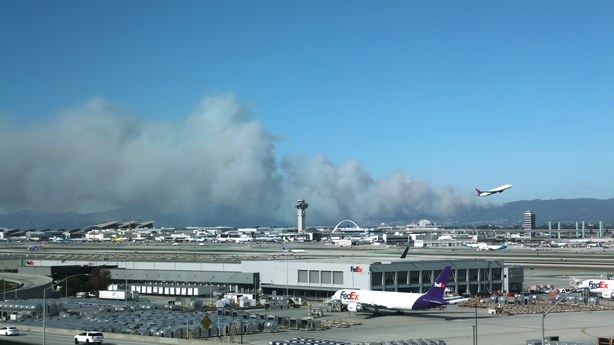 Smoke from wildfires blankets Los Angeles