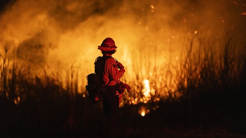 LA firefighters hold line despite extreme conditions