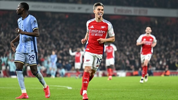 Leandro Trossard celebrates his goal for Arsenal