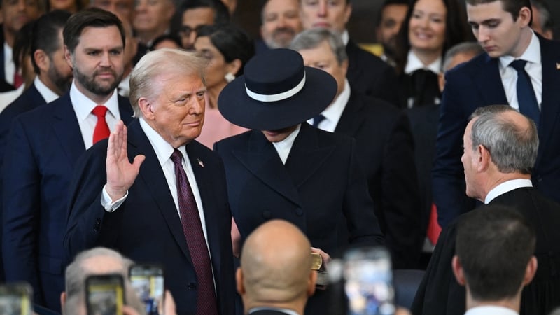 Donald Trump ag glacadh le mionn na huacharánachta in Washington DC