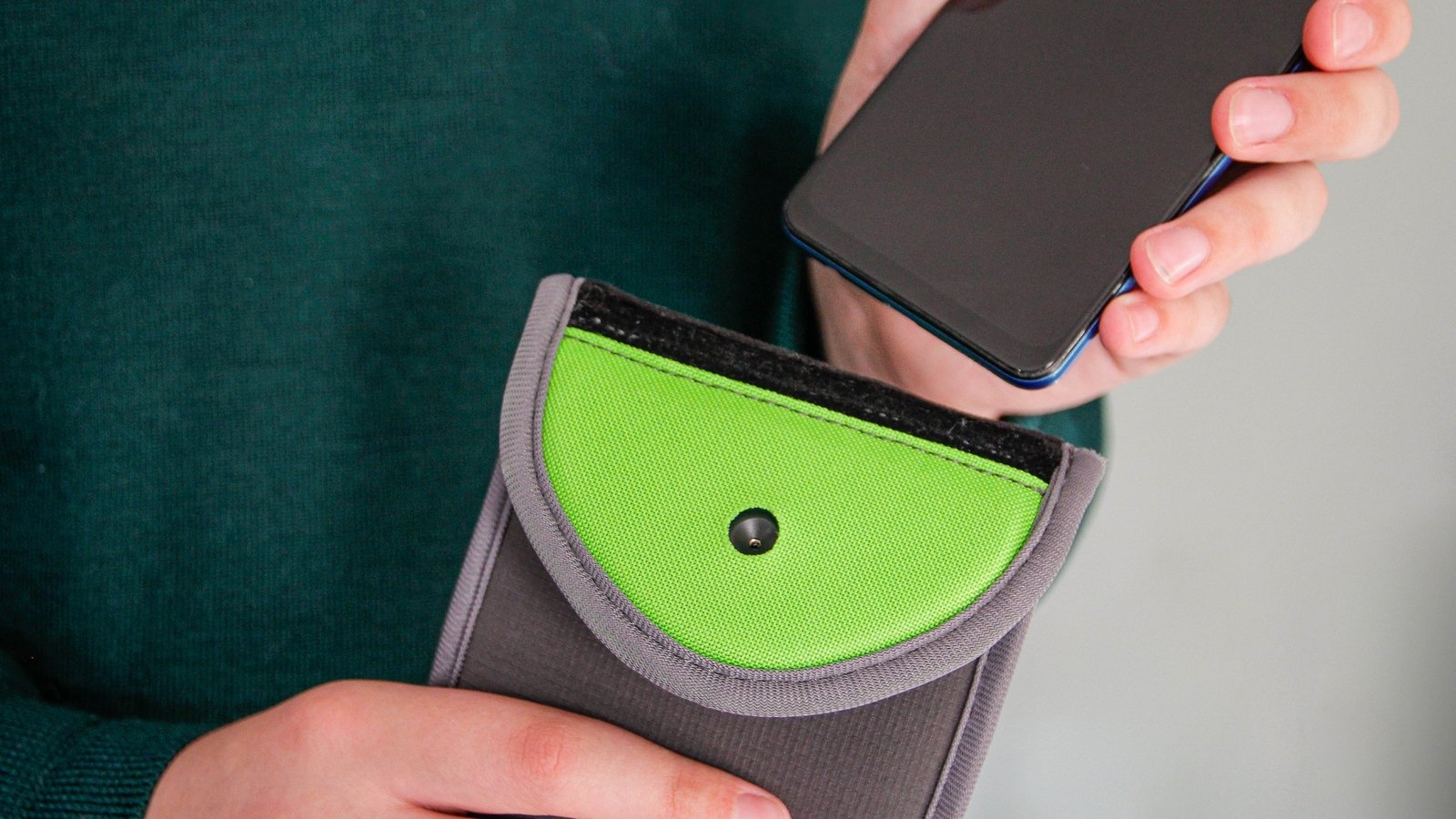 Department of Education to Spend €9million on Phone Pouches for Schools