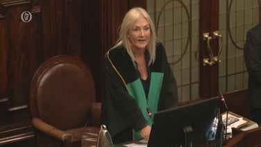 Ceann Comhairle suspends Dáil for second time