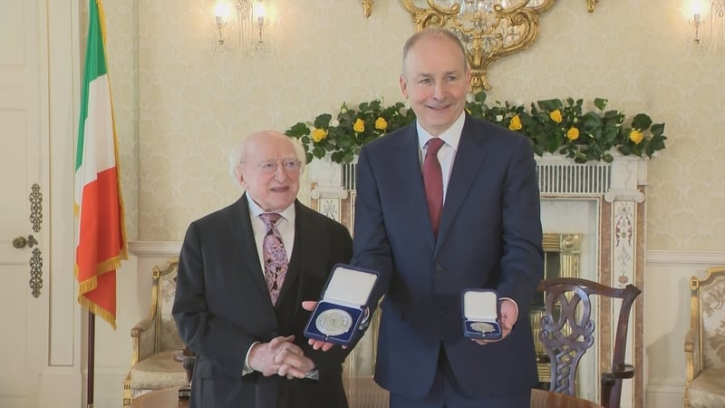 Séala a oifige á bhronnadh ag Uachtarán na hÉireann ar an Taoiseach nuacheaptha Micheál Martin