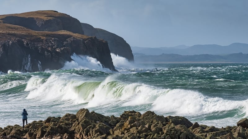 Dún Damh i gCo Dhún na nGall: is in iarthar na tíre is láidre a shéidfeas an ghaoth