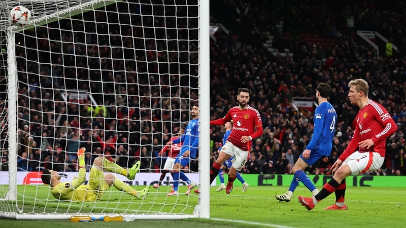 Fernandes strikes late to deny Rangers at Old Trafford