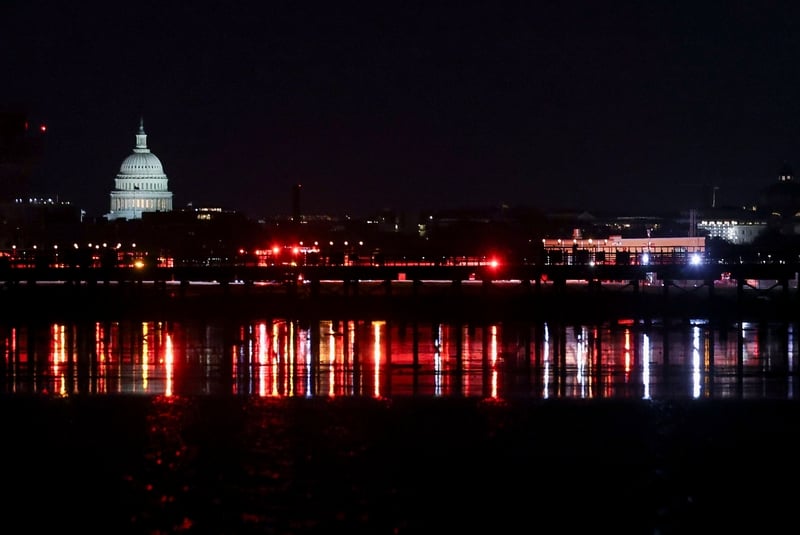 Passenger aircraft and military helicopter collide in Washington DC