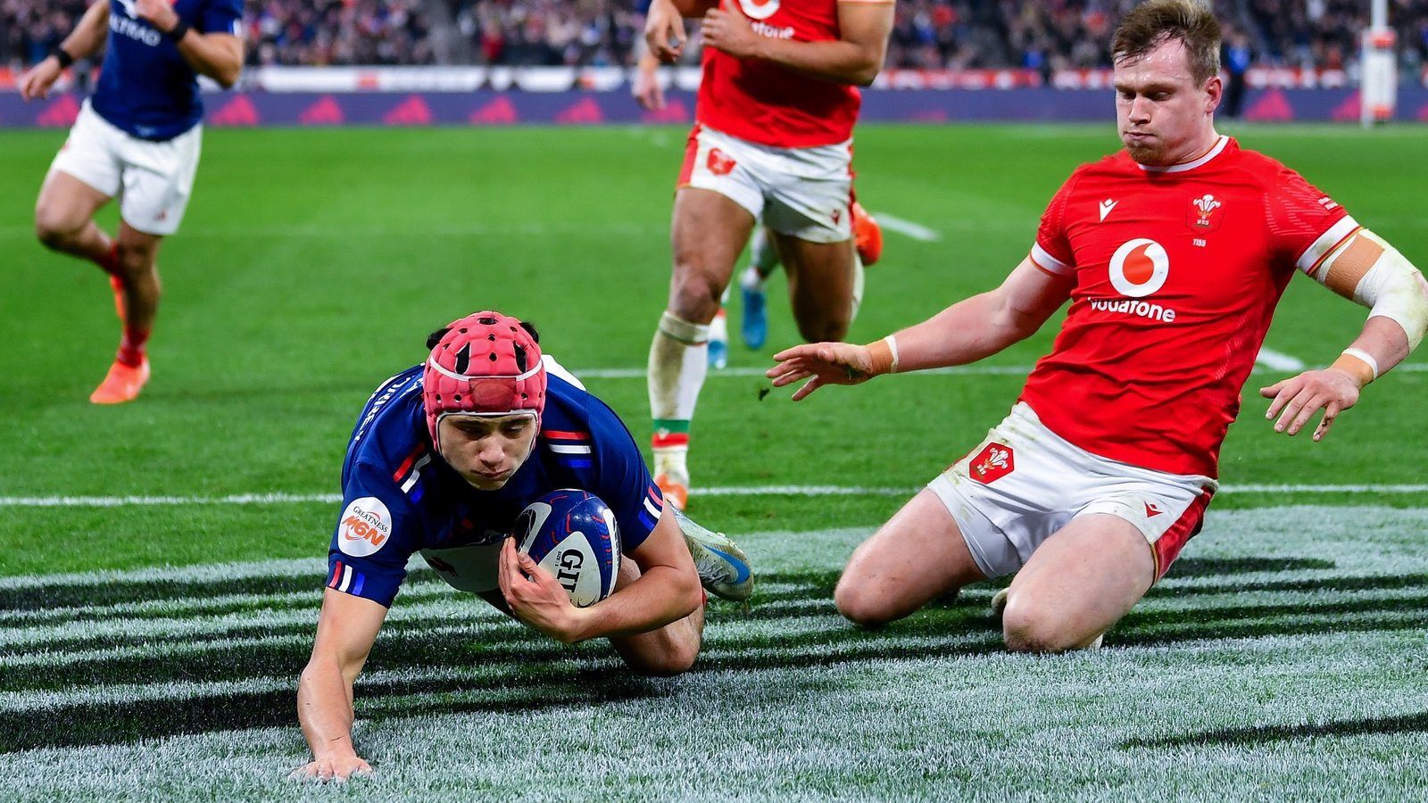 Clinical France wallop wretched Wales