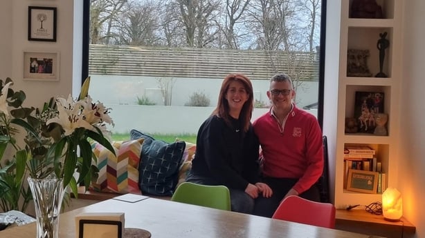 Irishwoman Elaine was home on holiday from America when she met Australian man Darren in a pub in Galway