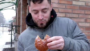 Doughnut fans queue up in Poland for 'Fat Thursday'