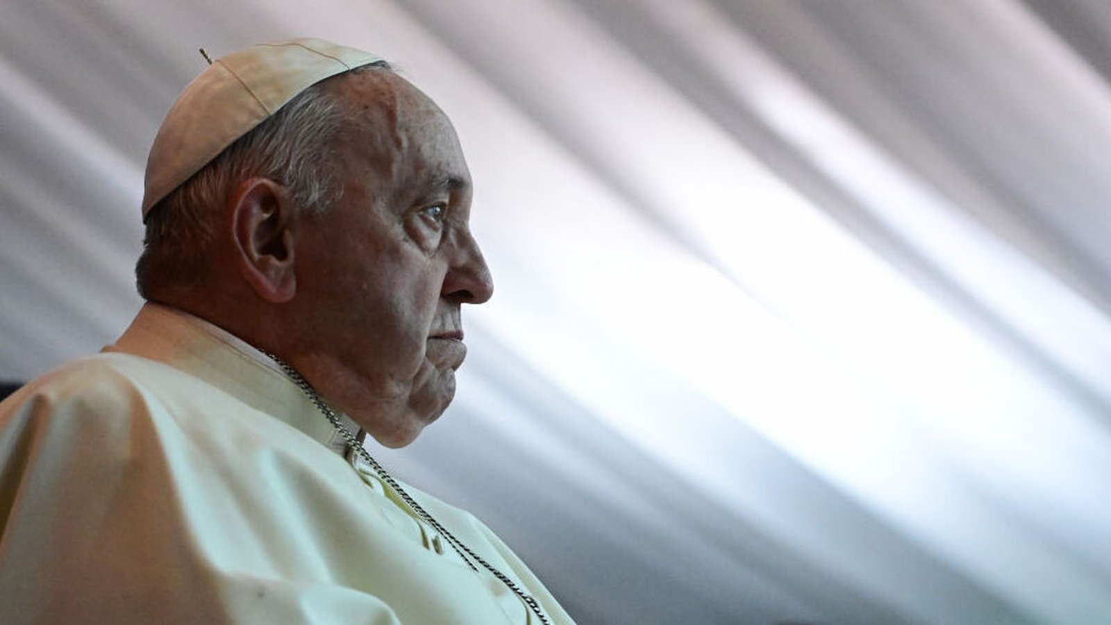 Pope to Relearn Speaking Skills After Oxygen Therapy Recovery