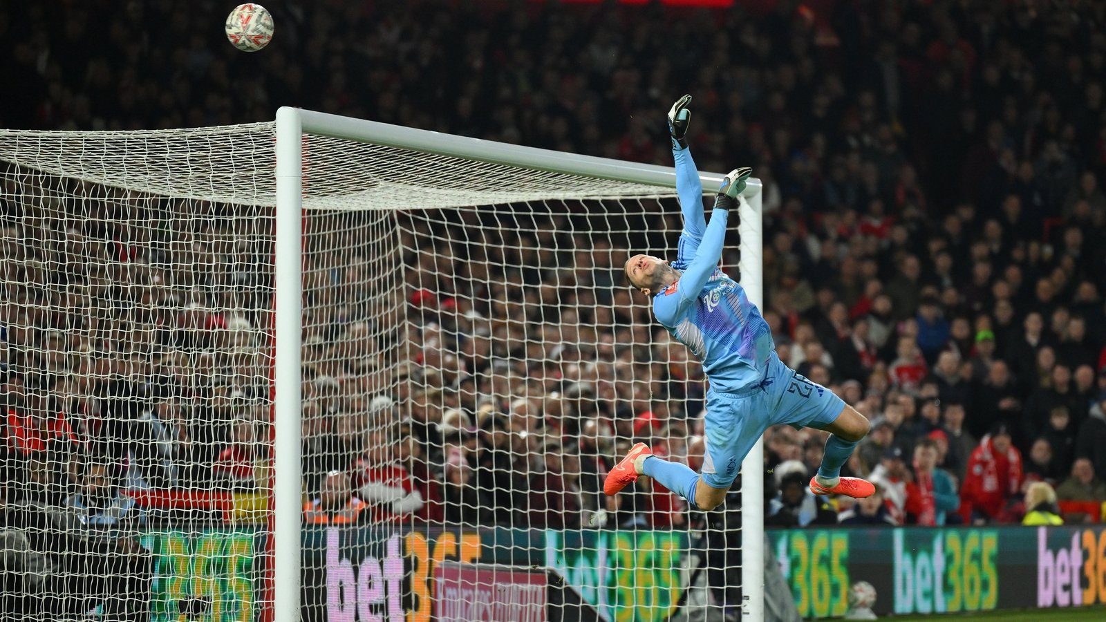 Phil Sells’ Heroic Save Launches Nottingham Forest into FA Cup Quarter-Final Glory