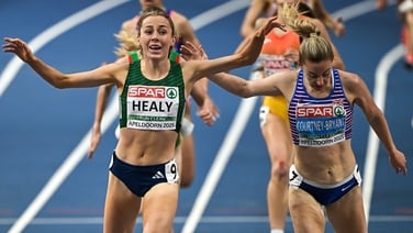 Sarah Healy wins 3,000m indoor gold