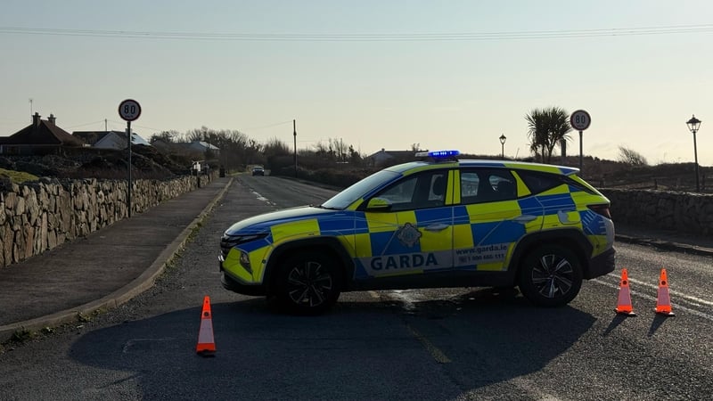 Scrúdú teicniúil ar bun ag na Gardaí sna Forbacha ar maidin.