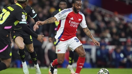 Arsenal advance to quarters after dead-rubber draw