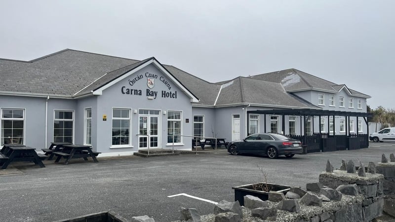Méadhbh Ní Ghaora coiste Mhuintir na hÁite, Noel Ó Guairim Cathaoirleach CLG Carna Caiseal & Dara Ó Maoilchiaráin Coiste an Bhád Tarrthála.